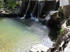 Persona habría intentado lavar brochas con pintura en piscina natural en Guaduas
