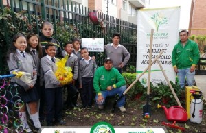 Entrega kit básico de herramientas para huerta casera en Mosquera