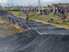 A pedalazo se vivió primer Festival de BMX en Chía
