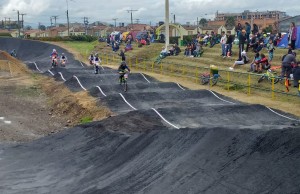 A pedalazo se vivió primer Festival de BMX en Chía