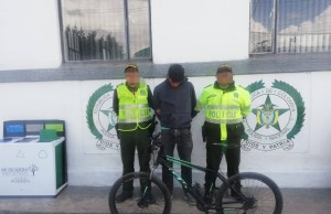 Captura en flagrancia de un hombre de 22 años por el hurto de una bicicleta marca GW