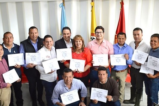 Se entregan credenciales a alcalde y concejales electos de Funza