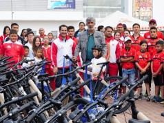 Se entregan bicicletas y dotación a deportistas funzanos