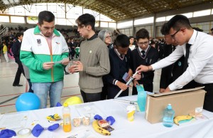 Estudiantes chienses muestran sus propuestas de emprendimiento