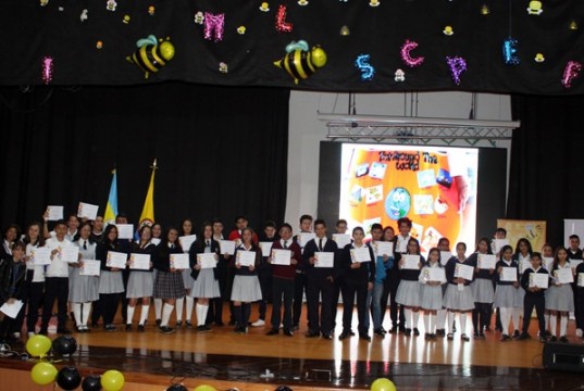 Colegios de Ubaté y La Calera, ganadores del Song Fest y el Spelling Bee