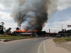 Incendio en fábrica de pólvora, bomberos ya hacen presencia