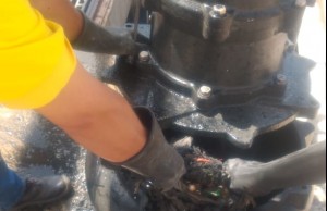 Daño en estación de bombeo en Mosquera por basuras en la red