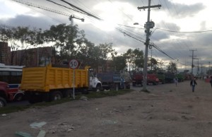 Congestión vehícular por paro camionero en la Calle 13