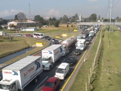 Carril de calle 13 está cerrado por fatal accidente en el que estuvo involucrado un ciclista