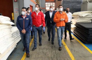 Gobernador de Cundinamarca y Alcalde de Soacha supervisan primera empresa de manufactura que reinicia actividades en esa ciudad después del periodo de cuarentena