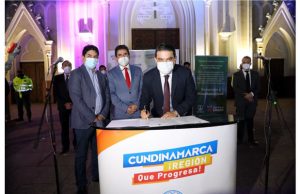 Gobernador firma convenios para mejorar la plaza de mercado y la Basílica de Ubaté