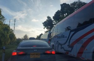 Monumental trancón en Calle 13, por movilizaciones en contra de bici carril puesta en esta zona