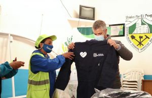Entrega de kits a recuperadores ambientales en Mosquera