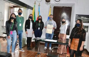 Mosquera recibe reconocimiento en honor a su trabajo por la defensa de las mujeres