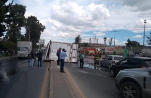 Fuerte trancón en vía Mosquera-Bogotá por volcamiento