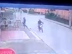 Presuntos asaltantes en moto ‘atacan’ en Mosquera