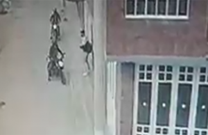 ‘Vuelve y juega’, asaltantes en motocicleta hacen de las suyas