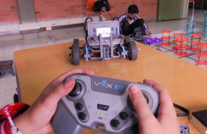 Niños mosquerunos son gigantes en robótica