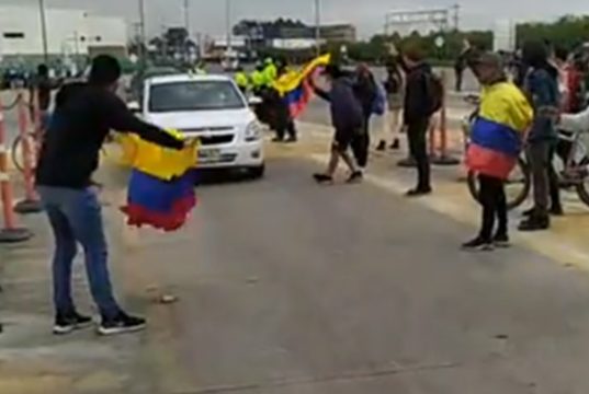 Manifestantes evitaron cobro de peaje por Calle 13