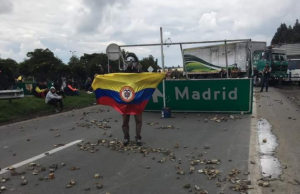 Uniformado habría agredido a joven defensora de derechos humanos