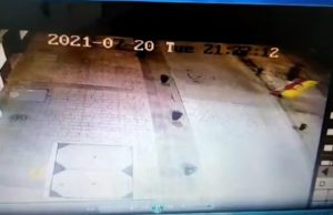 Exigen que les devuelvan símbolos patrios