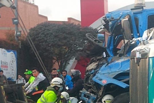 Monumental trancón por grave accidente en vía Funza – Siberia