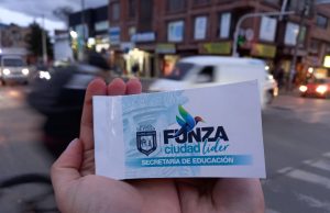 Entrega de pasaportes universitarios en Funza