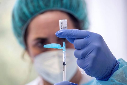 En Bogotá se reanuda la vacunación para segundas dosis de Pfizer y Moderna sin cita previa