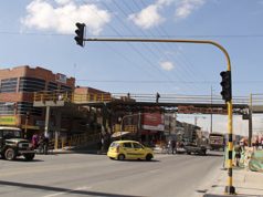 Cierre vial en la AV. 9 a la altura de estación de Policía de Funza