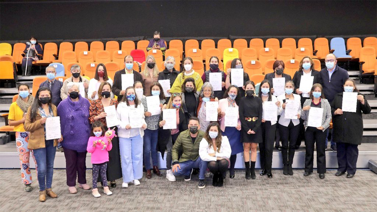 Los Artesanos del departamento reciben certificaciones para optimizar sus ideas de negocio