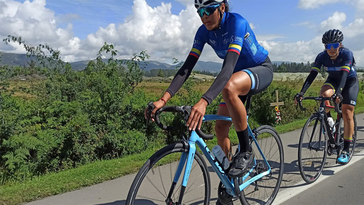 Los ciclistas ya están compitiendo en la Vuelta a Cundinamarca