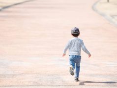 Descuido a menor casi causa accidente en Mosquera