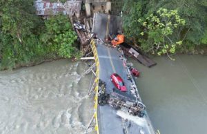 Autoridades investigarán la caída del puente del río La Vieja