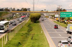 Motociclista muestra el peligro que vive a diario en Mosquera