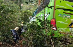 En Cundinamarca un bus cayó a un abismo con 40 pasajeros