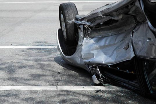 Dos adultos mayores resultaron heridos en un accidente