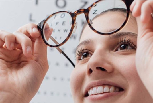 Alcaldía busca beneficiar a comunidad con servicios de optometría