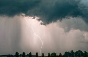 En Cundinamarca dos personas murieron por causa de un rayo