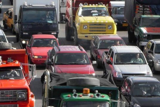 Tomé vías alternas: fuerte trancón en la Calle 13