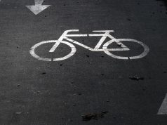 Vehículo se pasa semáforo en rojo y arrolla a un ciclista