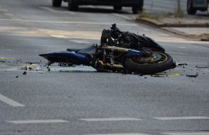 Presunto conductor en estado de embriaguez mata a un motociclista