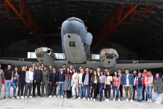 Ingenieros visitaron las instalaciones del Comando Aéreo de Mantenimiento