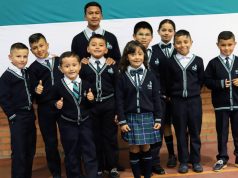 Estudiantes funzanos recibieron nuevos uniformes