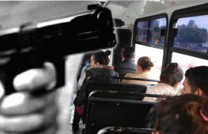 Vuelve y juega: delincuentes asaltaron bus en la calle 80