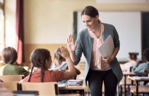Docentes podrán acceder a vacantes temporales en colegios