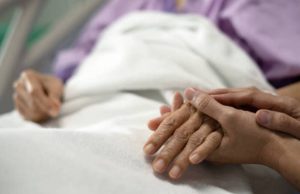 Mujer enferma pide ayuda para darle de comer a sus hijos