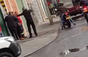 En video quedo registrado un hurto a mano armada