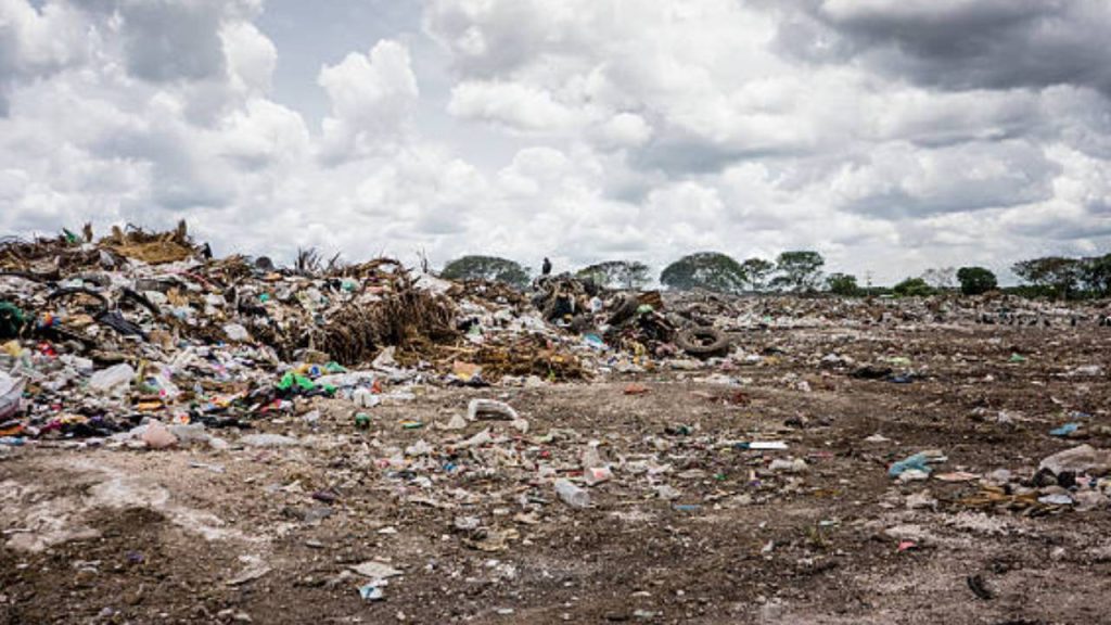 enuncian "el nuevo botadero de basura" 