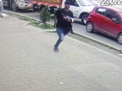 Pilas: con arma de fuego y puñal hombre esta robando en Funza