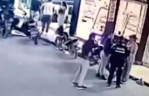 Con machete en mano: hombre agredió a policía